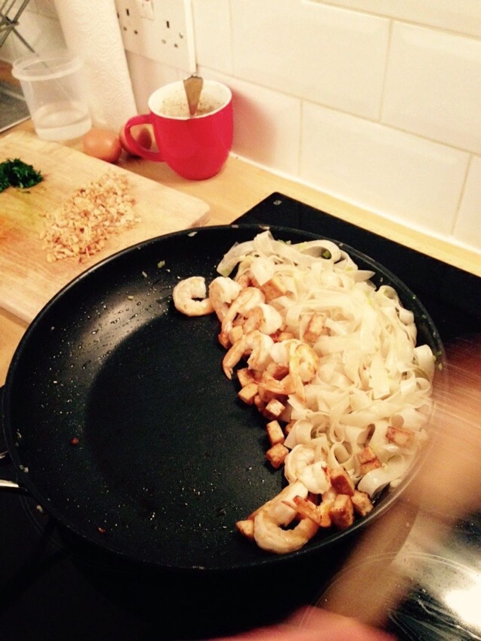 Set tofu and shrimps aside.