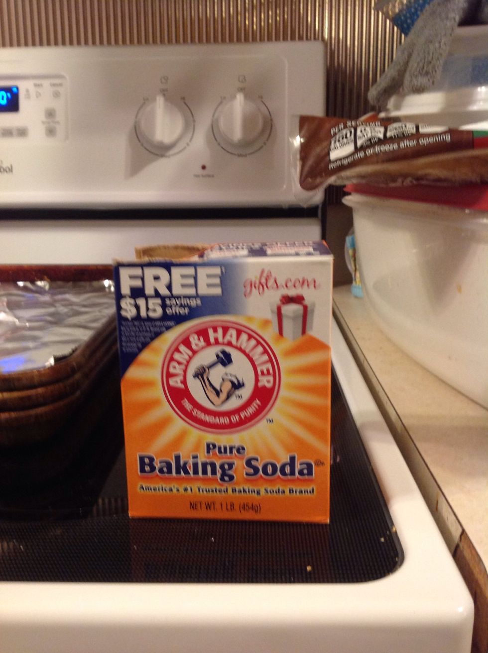 Seven: Add 1 teaspoon of baking soda to the mixture.
