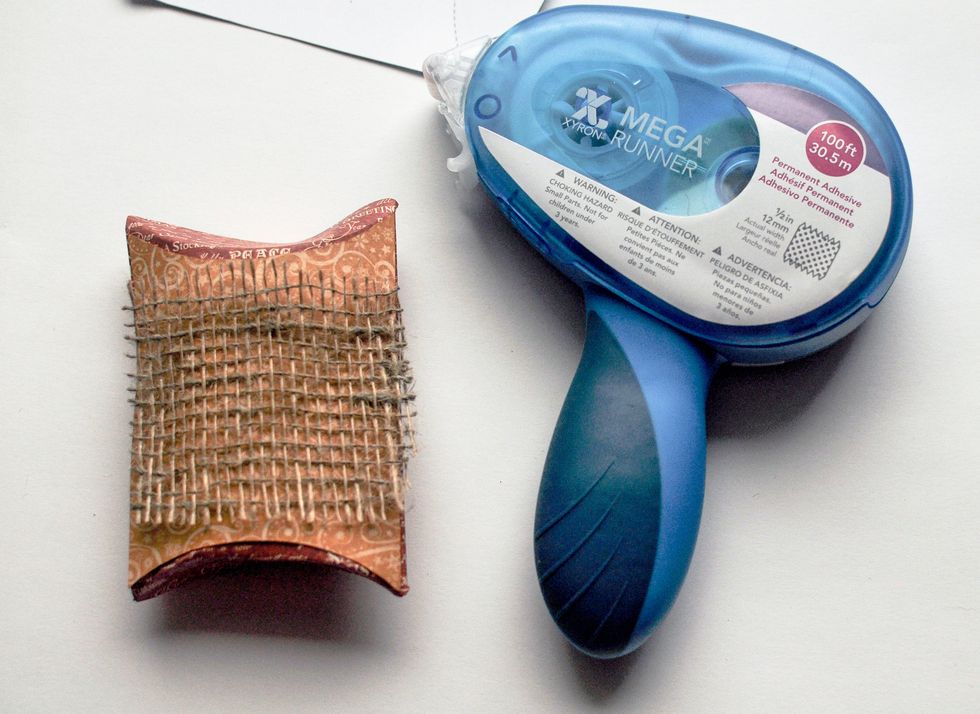 Sew the ribbon of sackloth to it