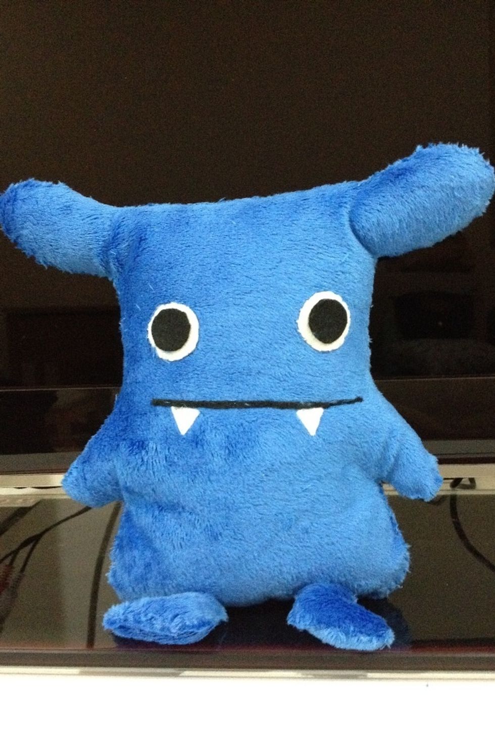 Sew the whole body with overcast stitches and stuffed up with the poly stuffing evenly. And close up the body. Finally, attach the feet to the main monster body!