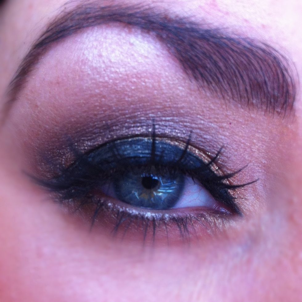 Sexy Smoky eyes should be finished with a nude matte lip! Perfect! And easy to do \ue056
