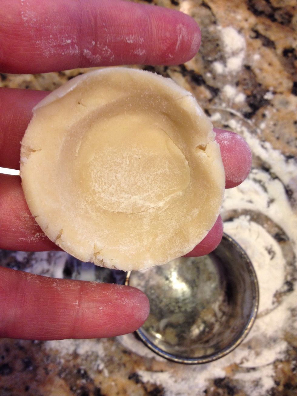 Shake out of cookie round cutter