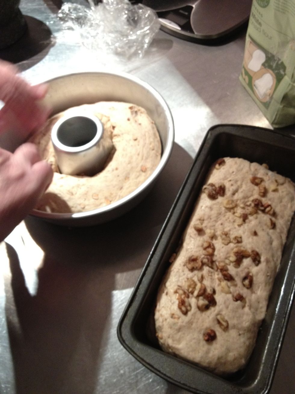 Shape the dough and put it into two tins, greased and layered with a greaseproof paper. Their crust will become crispy thanks to the water you are pouring into the heated roasting tin.