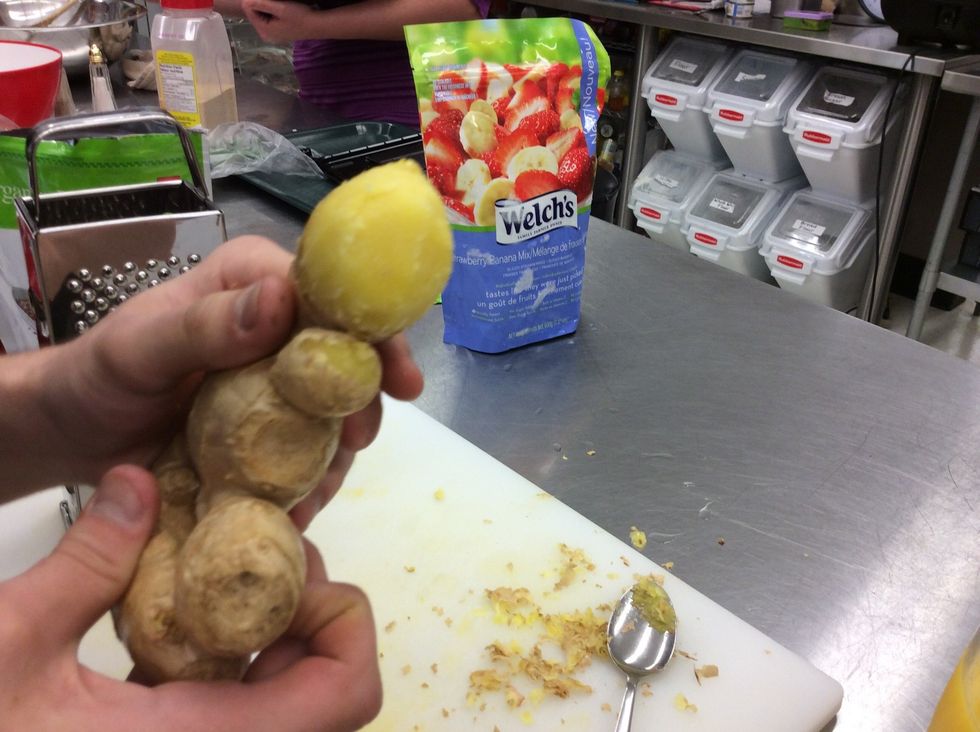 Shave off the skin of the ginger