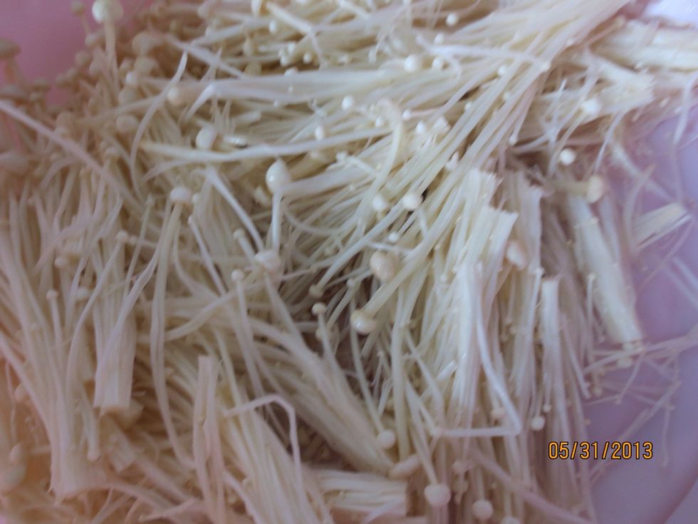Should be nice and branched out, use your fingers to get the dirt and grit from these underground mushrooms!