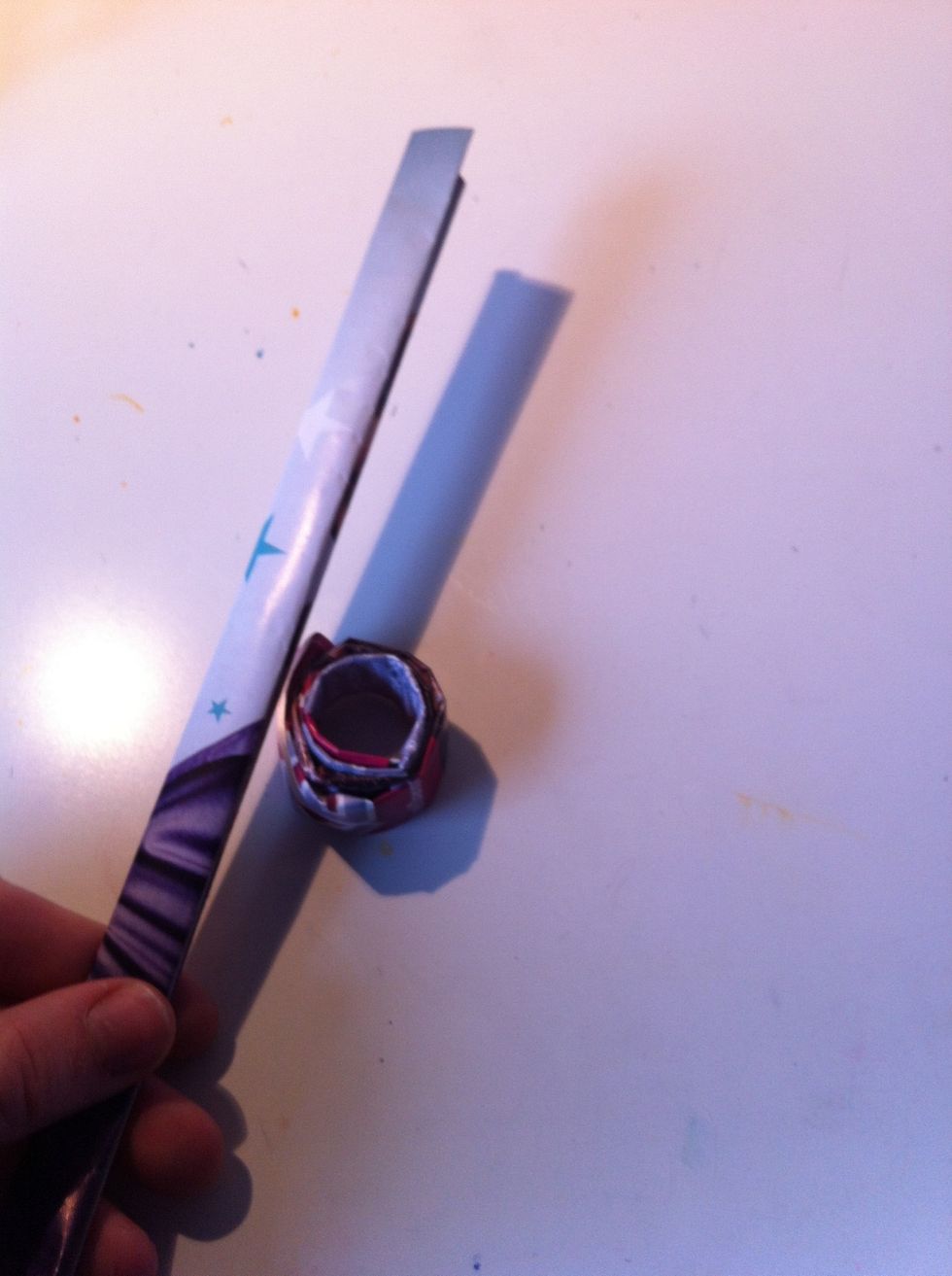 ... Should you have to make a 'magazine stick', (That you also made your ring out of) and glue it around the ring, like what I do in the next video \ud83d\ude09