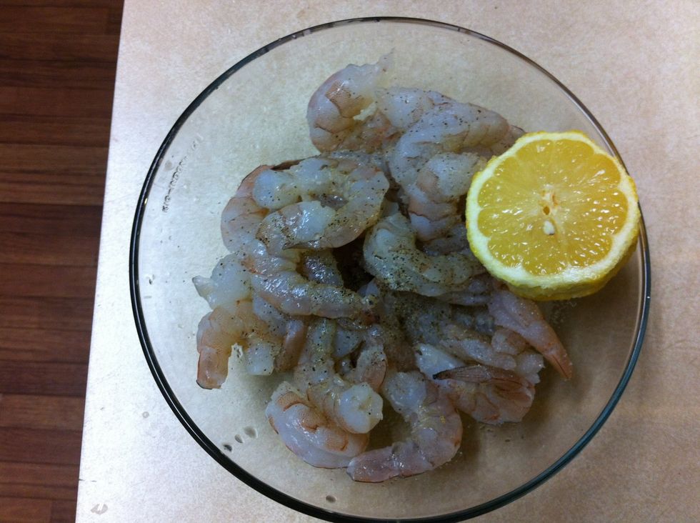 Shrimp clean. Add lemon juice, salt and black pepper.