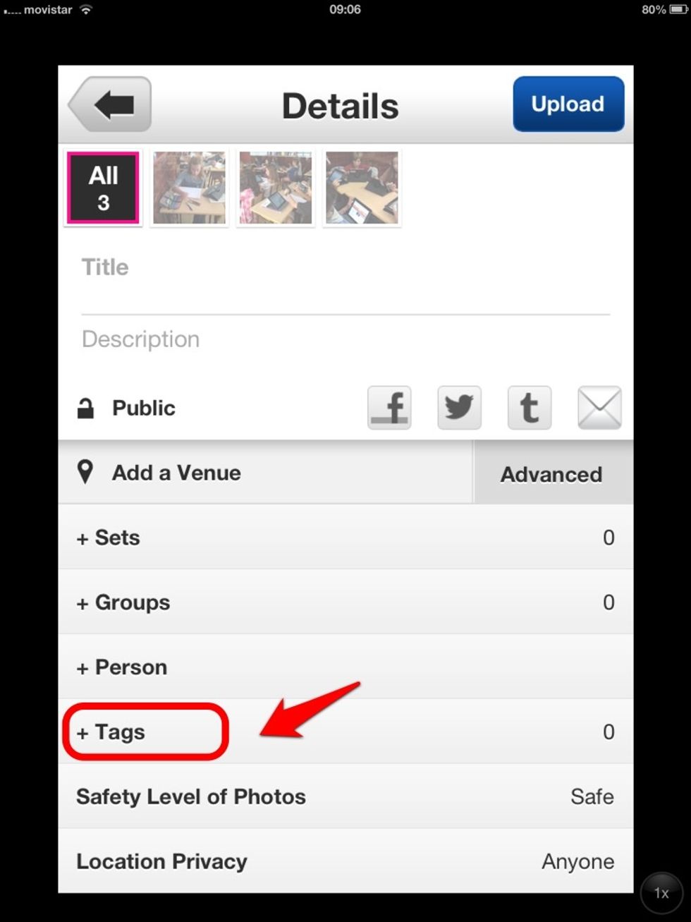 Si voleu afegir etiquetes a l'\u00e0lbum, feu "tap" a "+Tags". Afegir etiquetes (curs12/13, 3rprim\u00e0ria, excursi\u00f3...) facilitar\u00e0 una recerca futura de l'arxiu fotogr\u00e0fic.