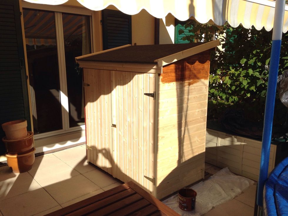 Side is TEAK Lasur, front door blue, font cover stick red