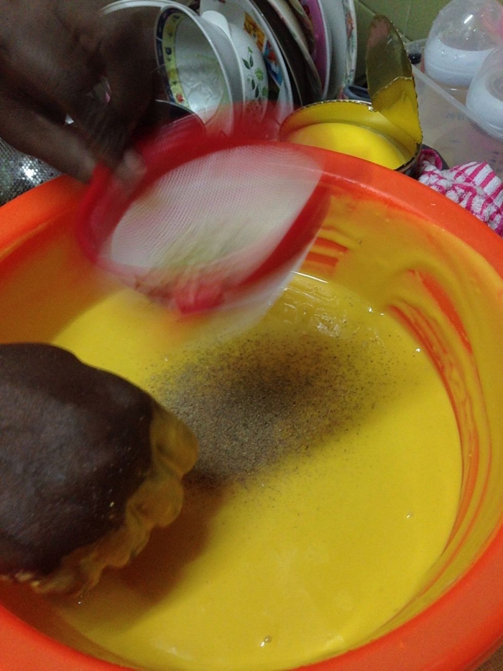 Sieve the cardamoms into the batter.