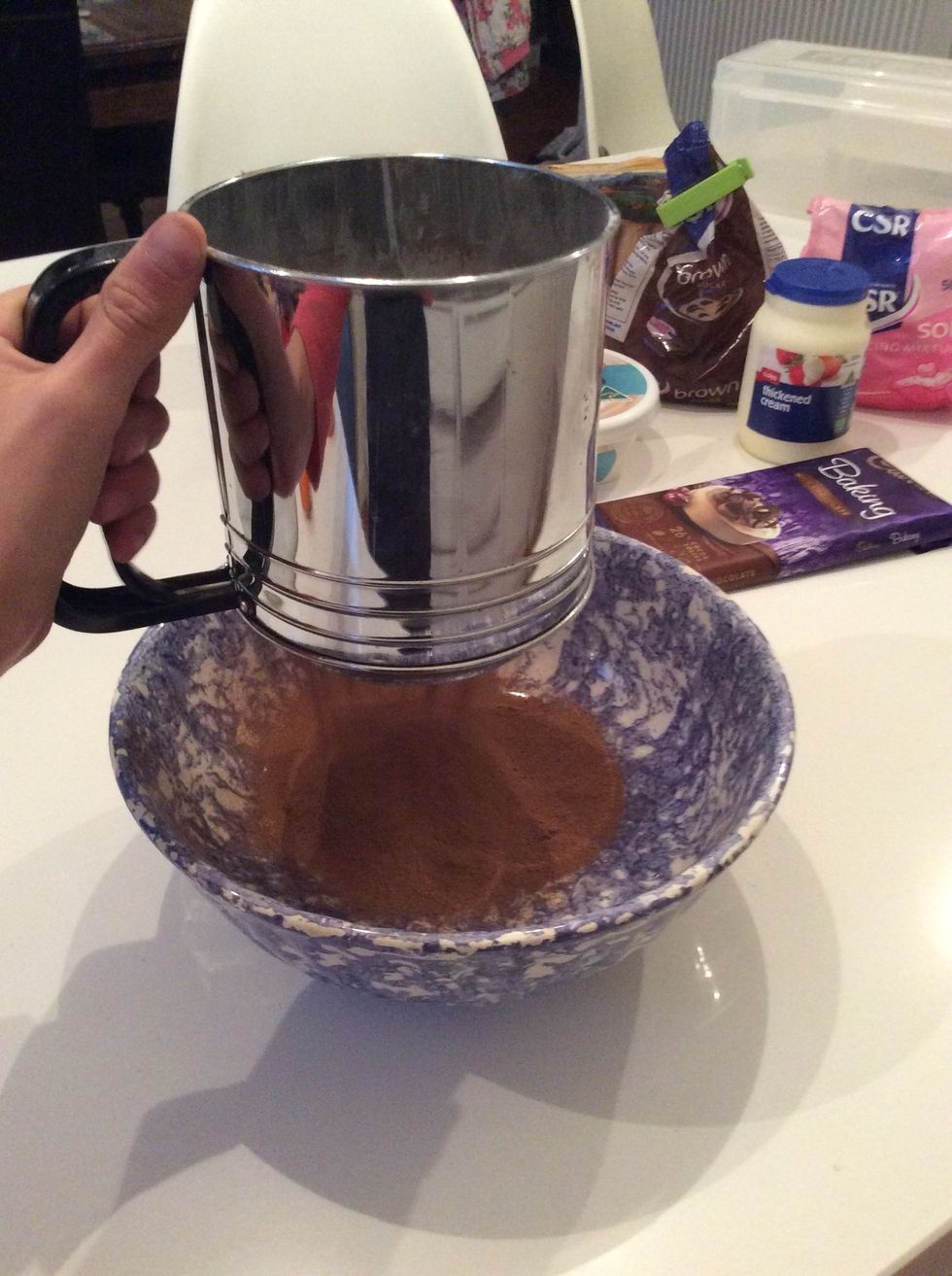 Sift cocoa and cinnamon into a shallow bowl