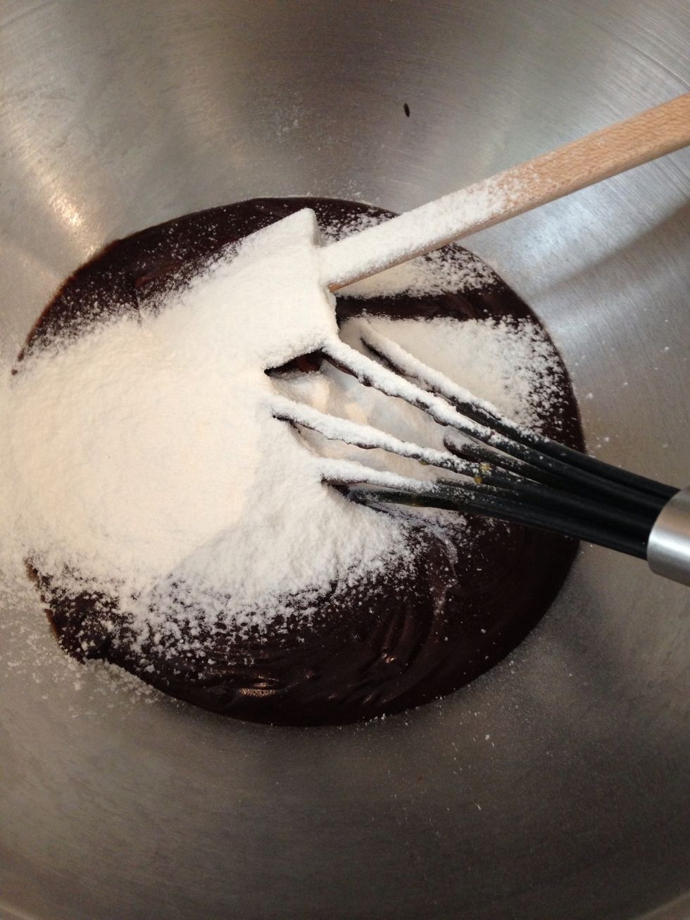 Sift the no-gluten cake mix over the chocolate and fold in
