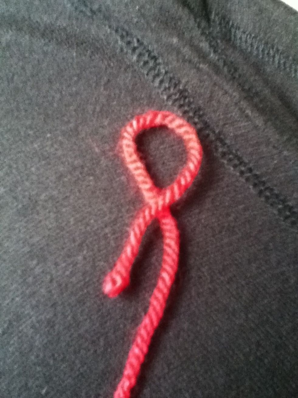 Simply loop the wool over as shown in the picture!