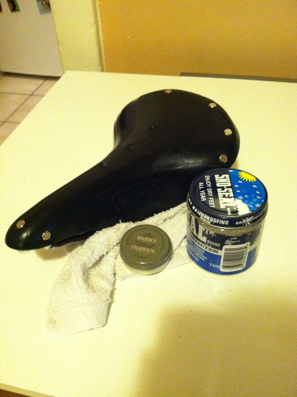 Since brooks saddles are leather, they need some extra love and care to stay healthy and comfortable. For this I use brooks proofhide for the top and sno-seal for the bottom.