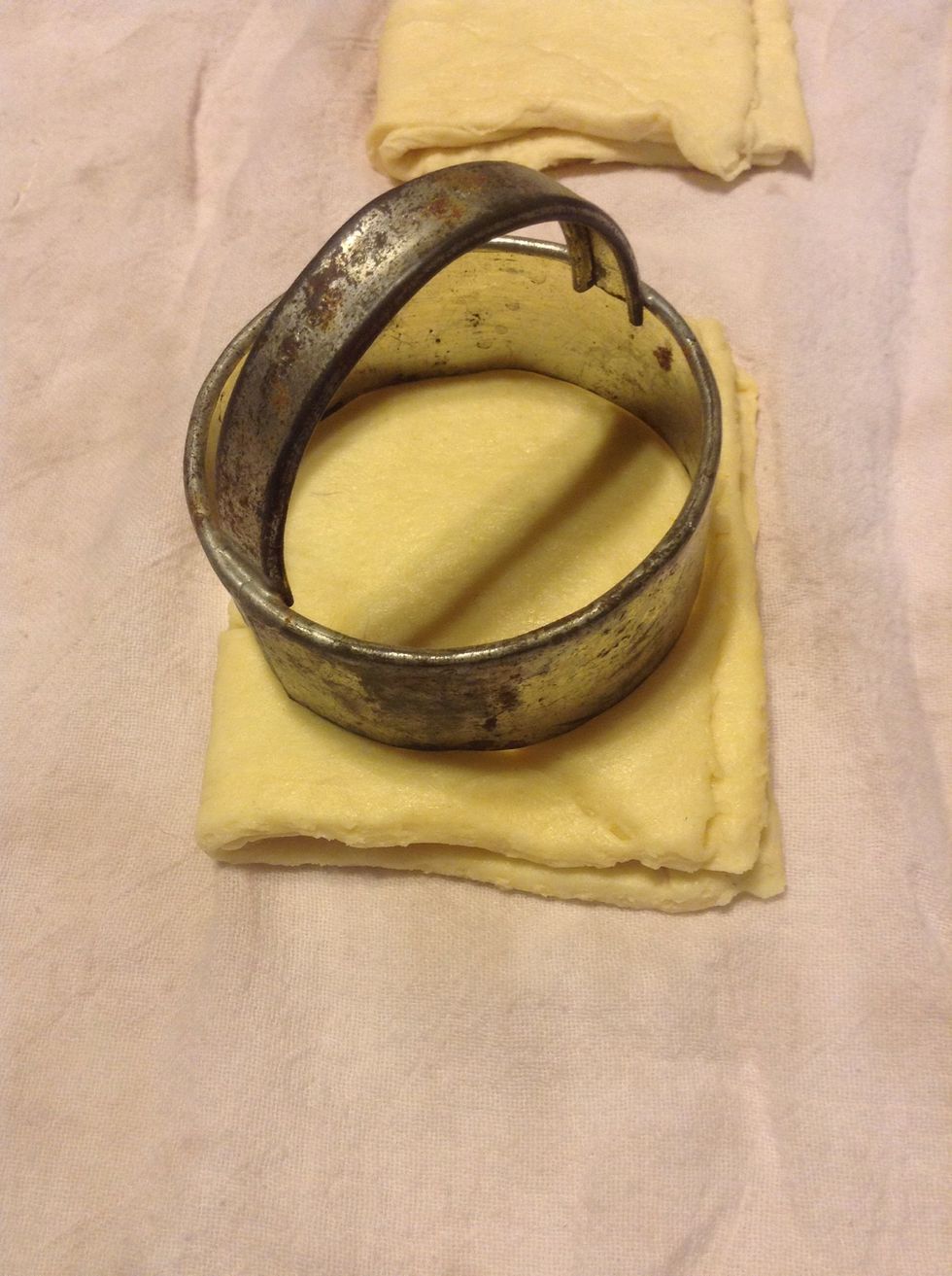 Since my doughnut cutter has "disappeared" I had to improvise with a 2 inch biscuit cutter to cut the round doughnut...