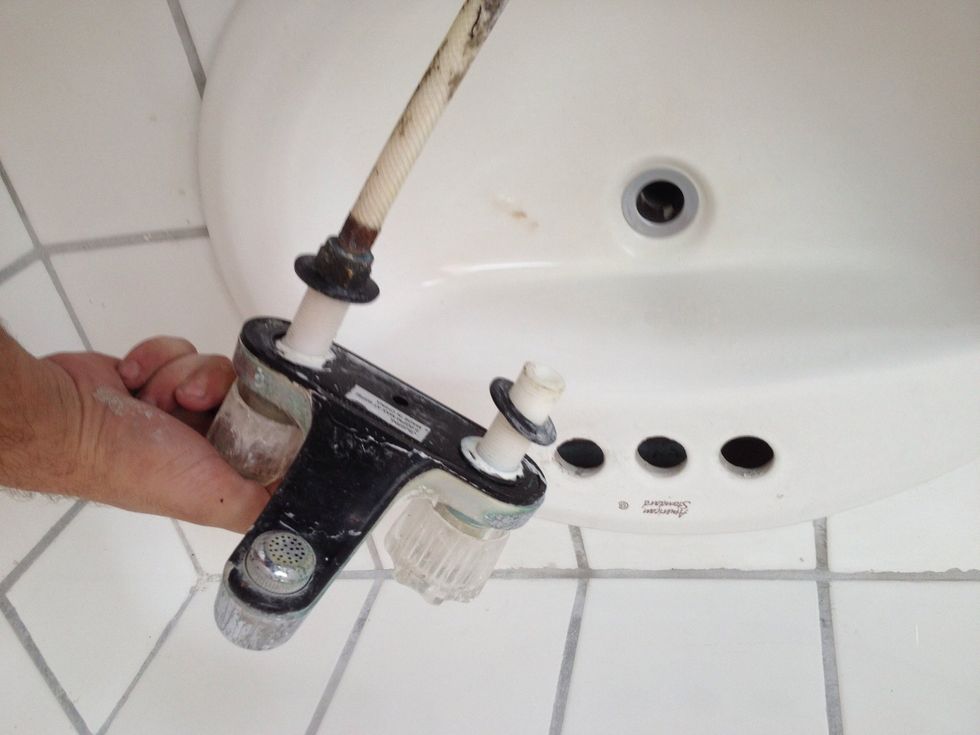 Sink hoses have a larger diameter so the brass ring adapter and metal collar are not necessary there either.