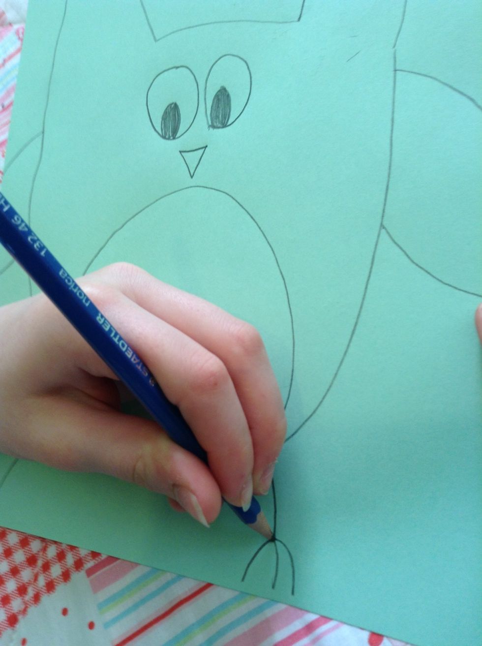Sixth: draw the feet.