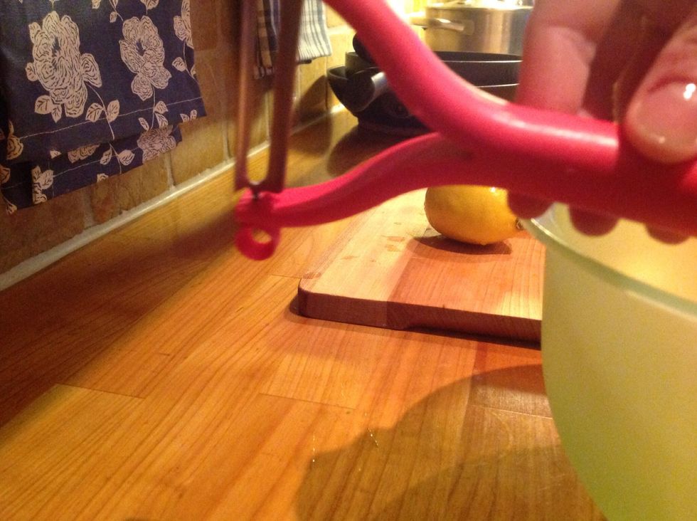 Skala dom, ta bara med det allra yttersta skalet. Inget vitt ska med/scale them, just scale away the yellow. Do not scale any of the white.