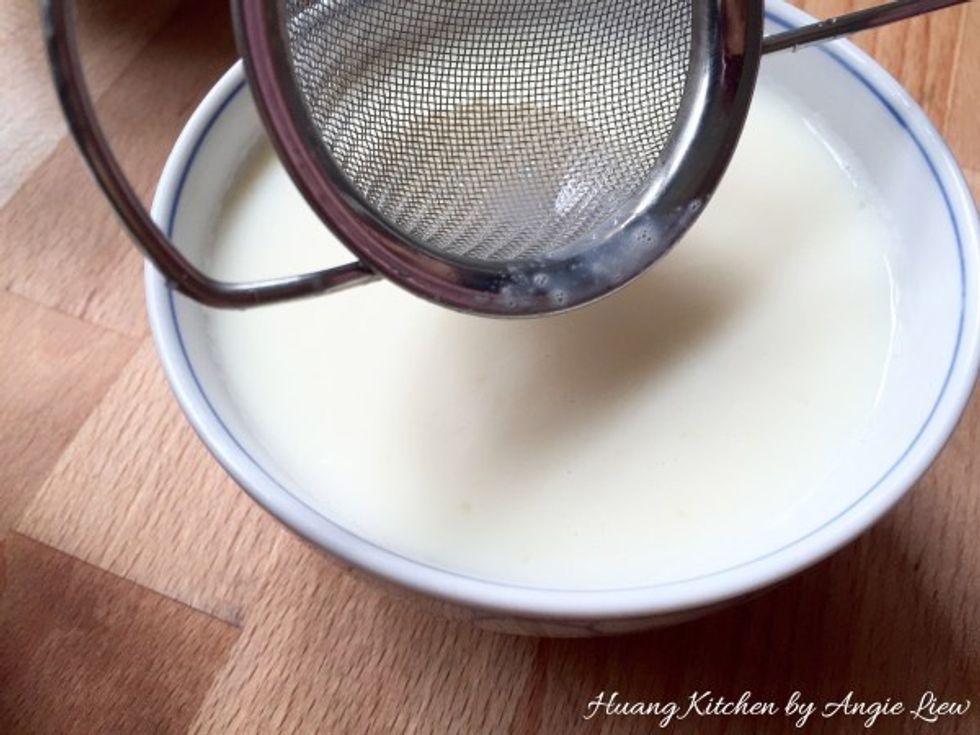 Skim off any air bubbles on the top of milk, if any.