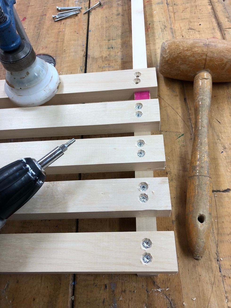 Skruva fast de fem br\u00e4dorna