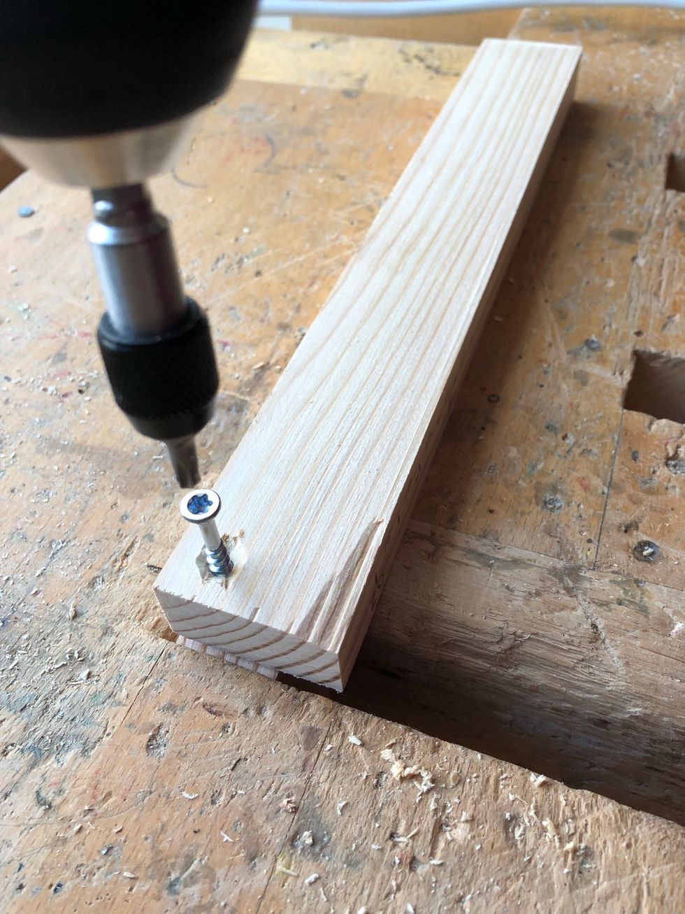 Skruva i f\u00f6rsiktigt men best\u00e4mt