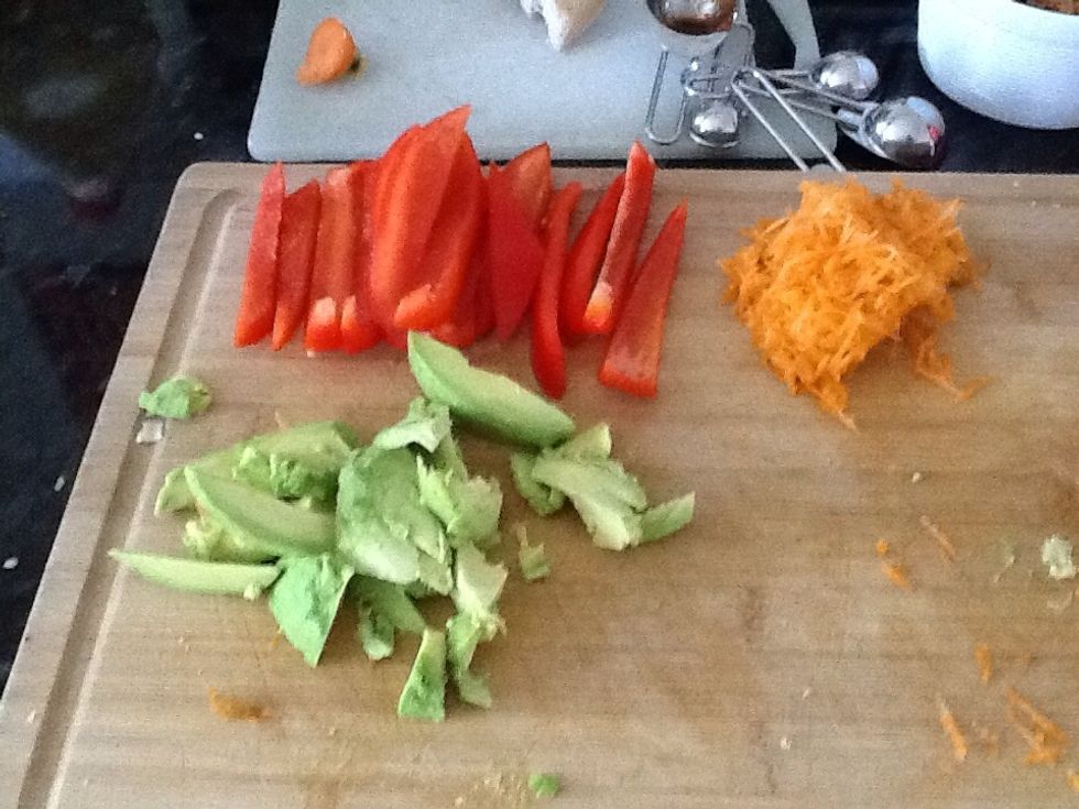 Slice avocado and pepper, and grate the carrot. Now we are ready to make the sushi.