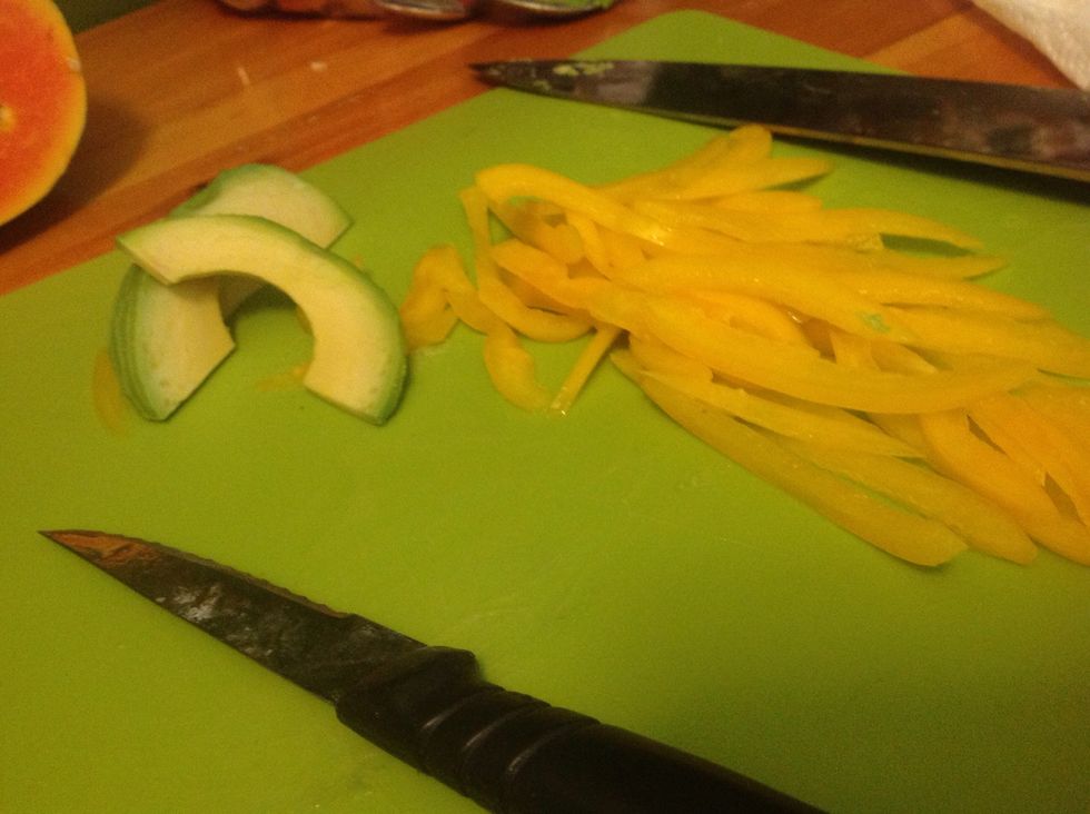 Slice avocado and pepper.