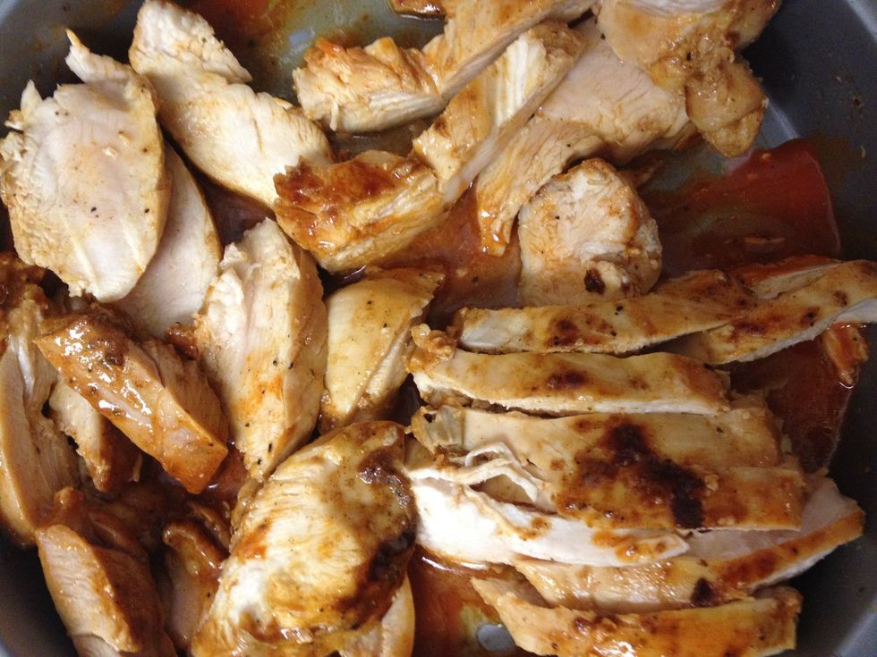 slice chicken and shake the container until sauce covers the chicken evenly.