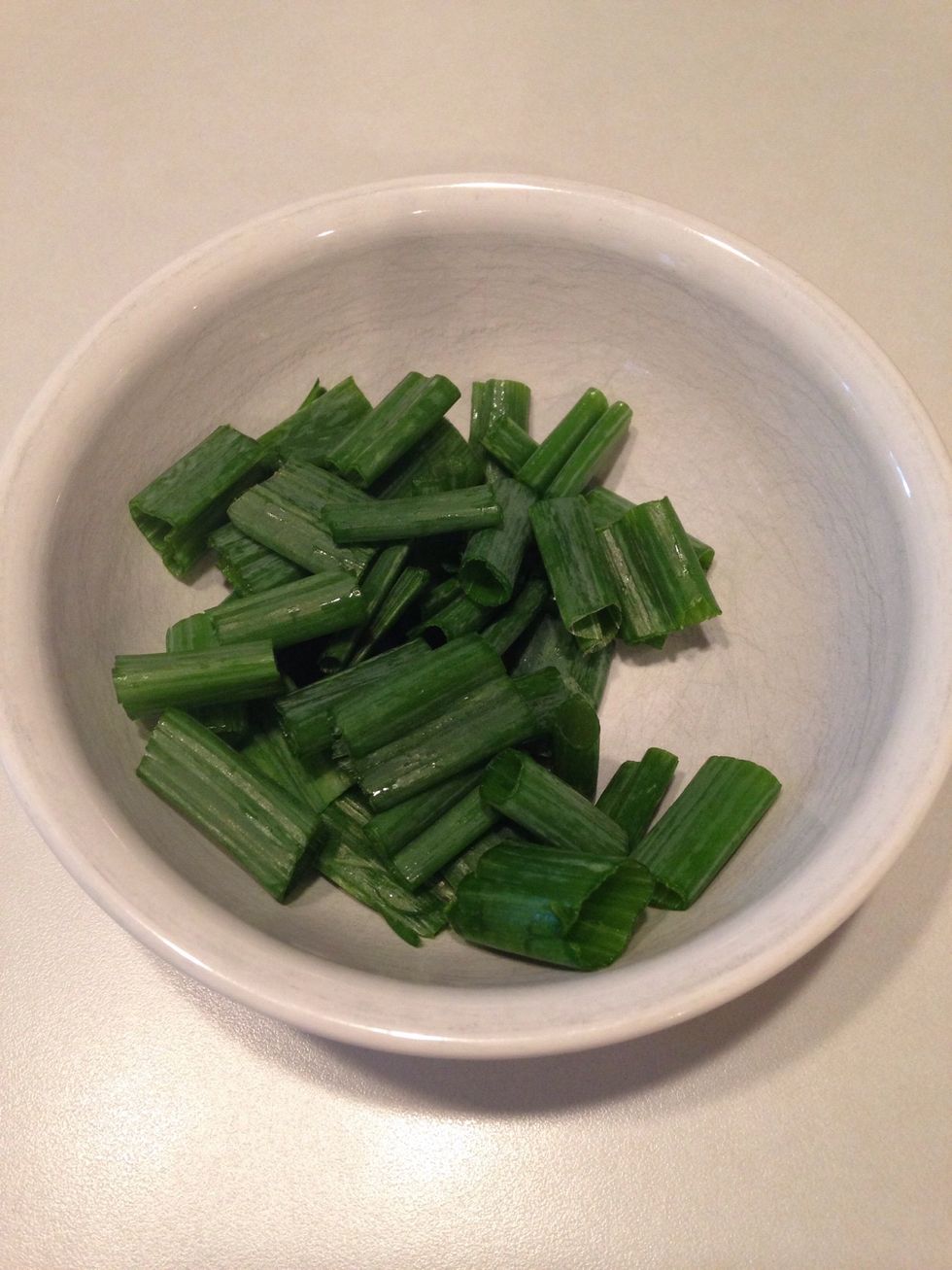 Slice green onions. Set aside.