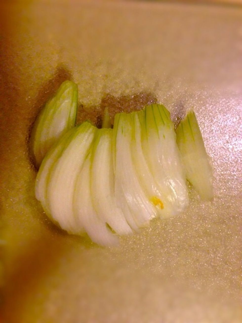 Slice half an onion