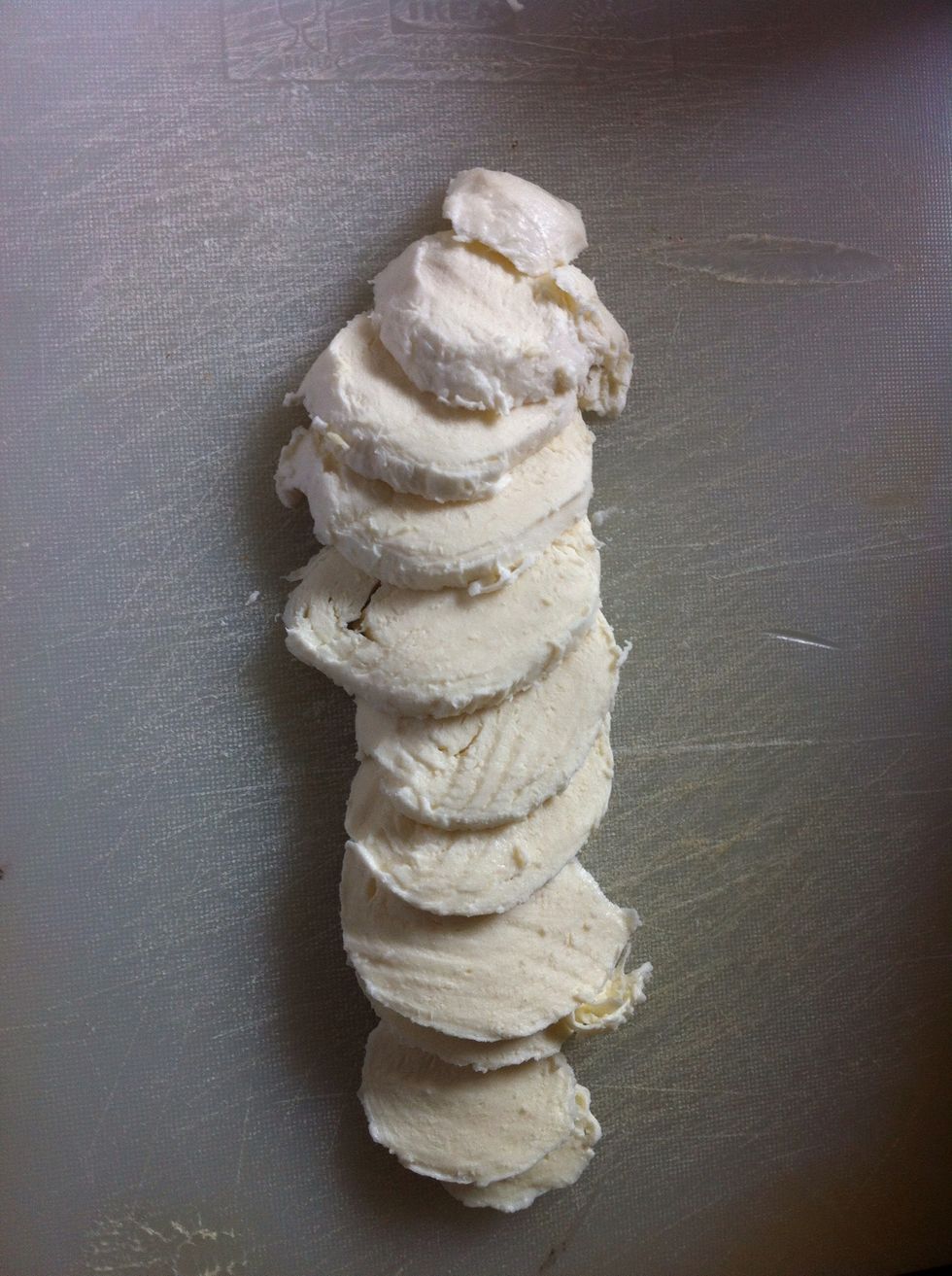 Slice mozzarella ball into 6mm thick pieces