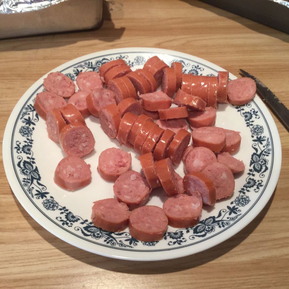 Slice sausage into small pieces.