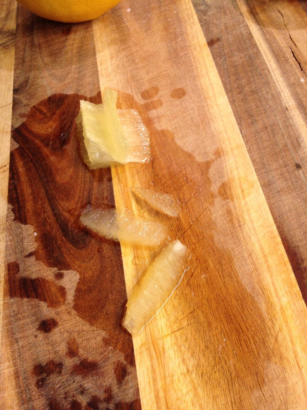 Slice some lemon pieces