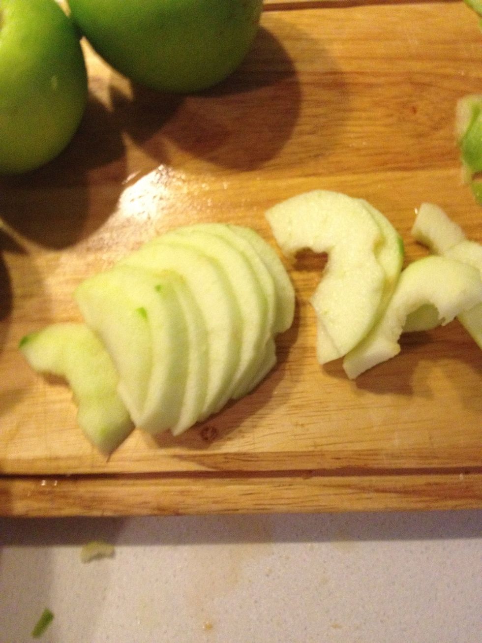Slice the apple thinly.