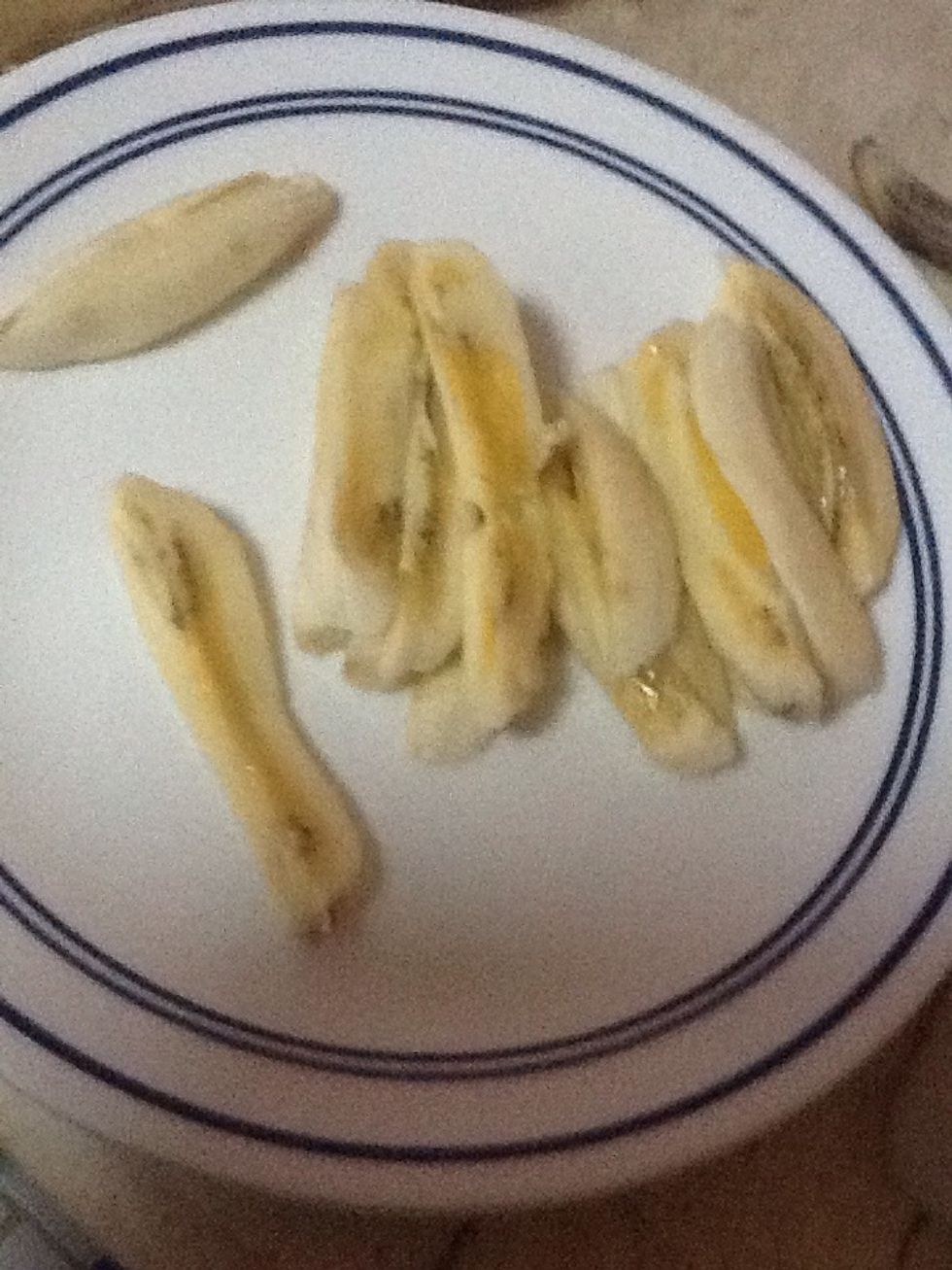 Slice the banana into thin strip
