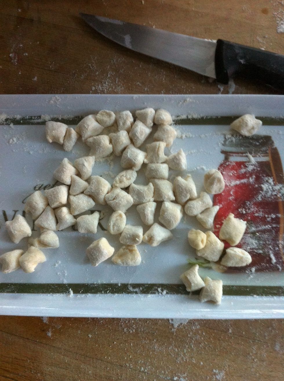 Slice the dough into small pieces.\ud83d\udd2a