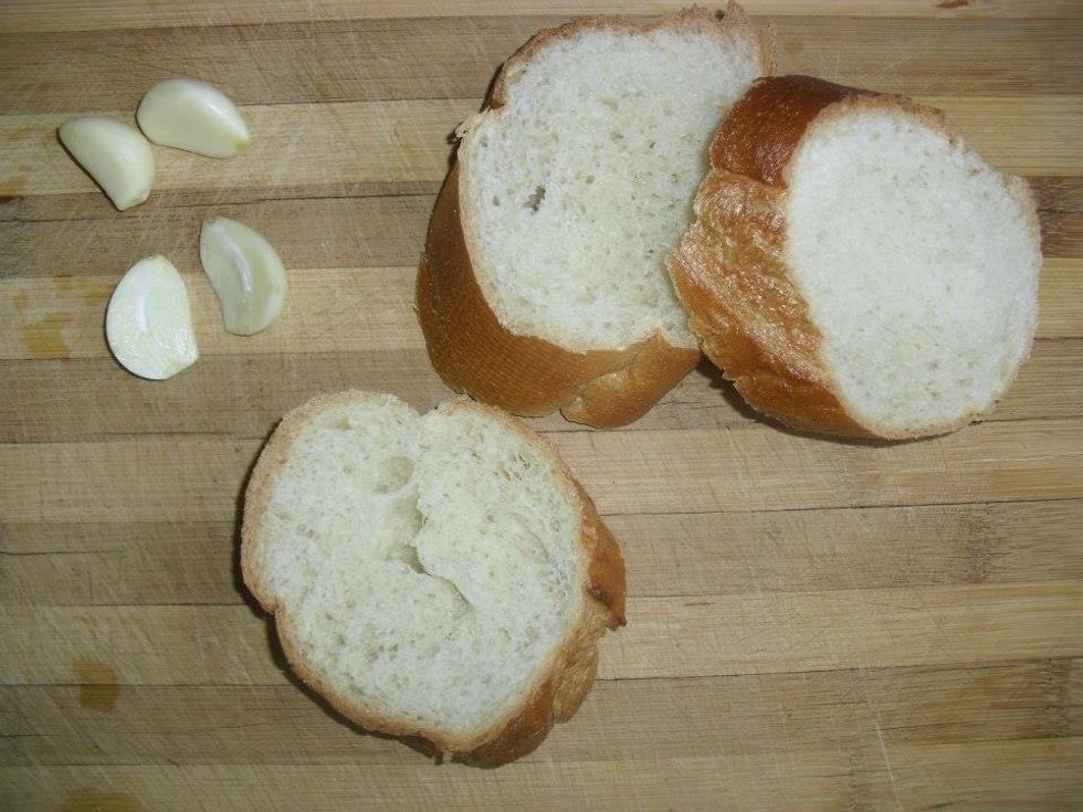 Slice the french loaf then slice the garlic diagonally .