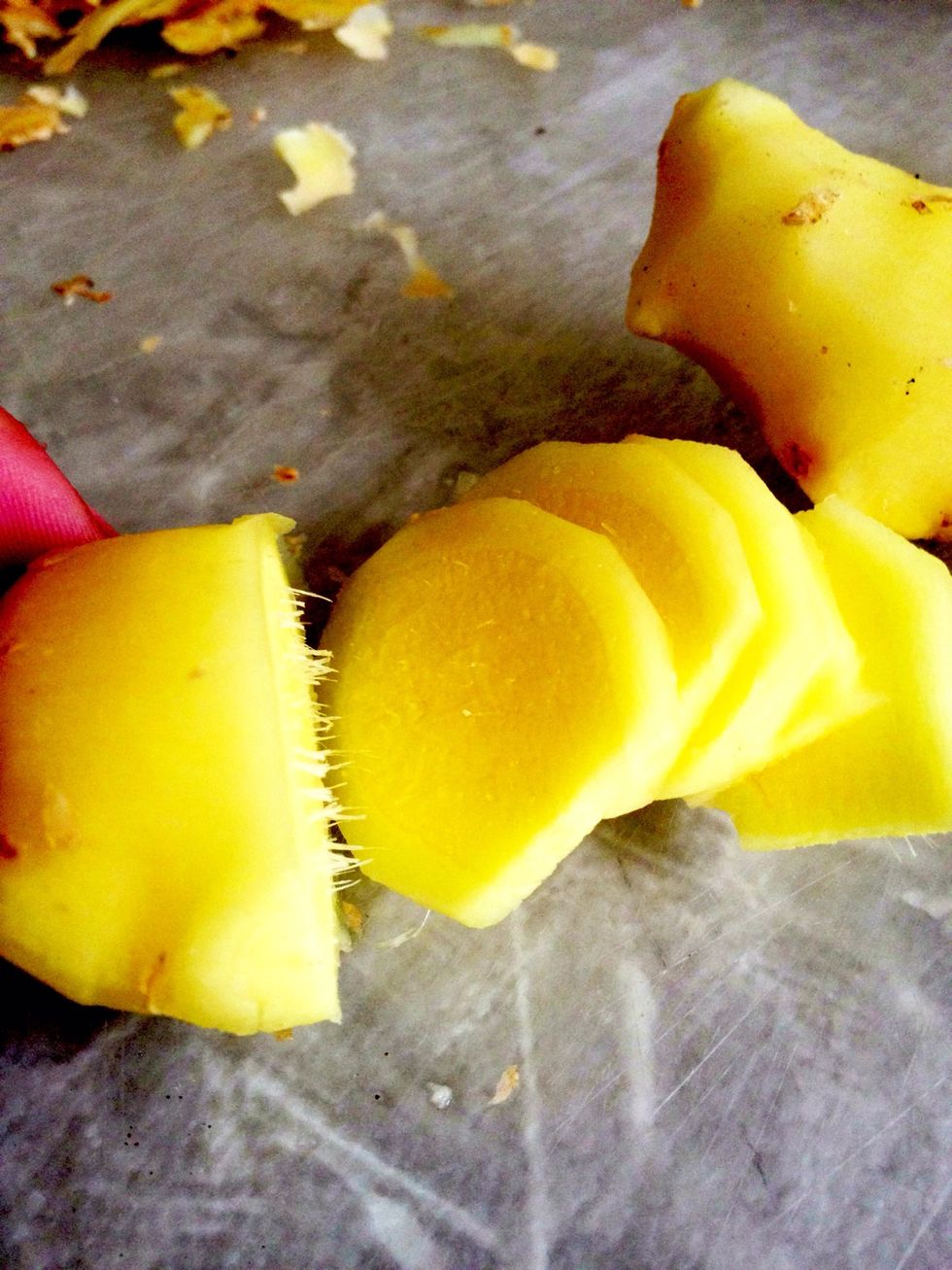 Slice the ginger.