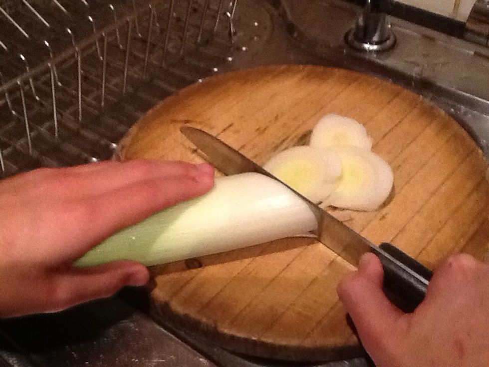 Slice the leek short and small