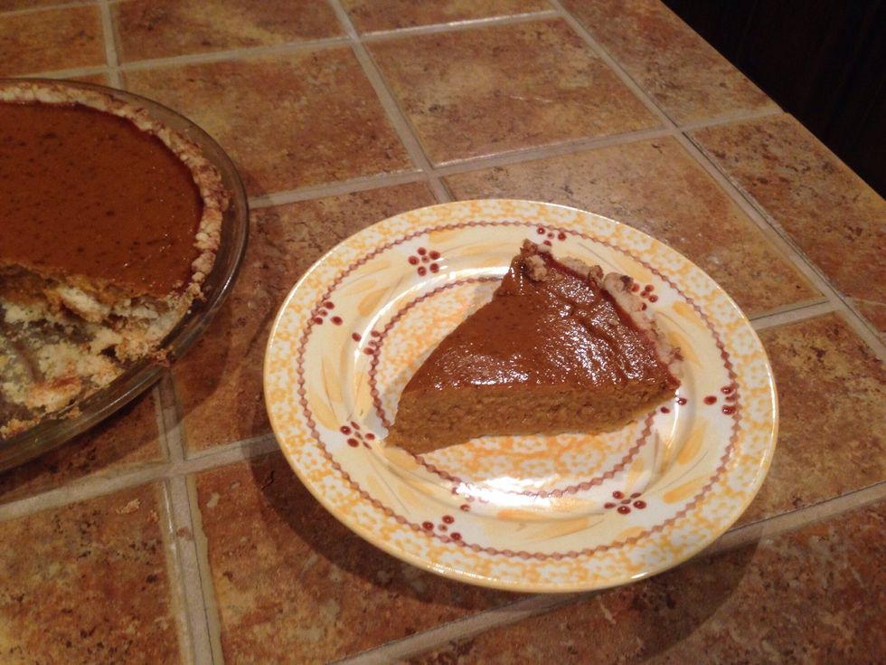 Slice the pie. (Or apply this topping to a whole pie. For a whole pie, toss bananas in lemon juice first so they will last longer without turning brown.)