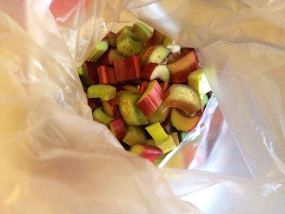 Slice the rhubarbs and weigh them.