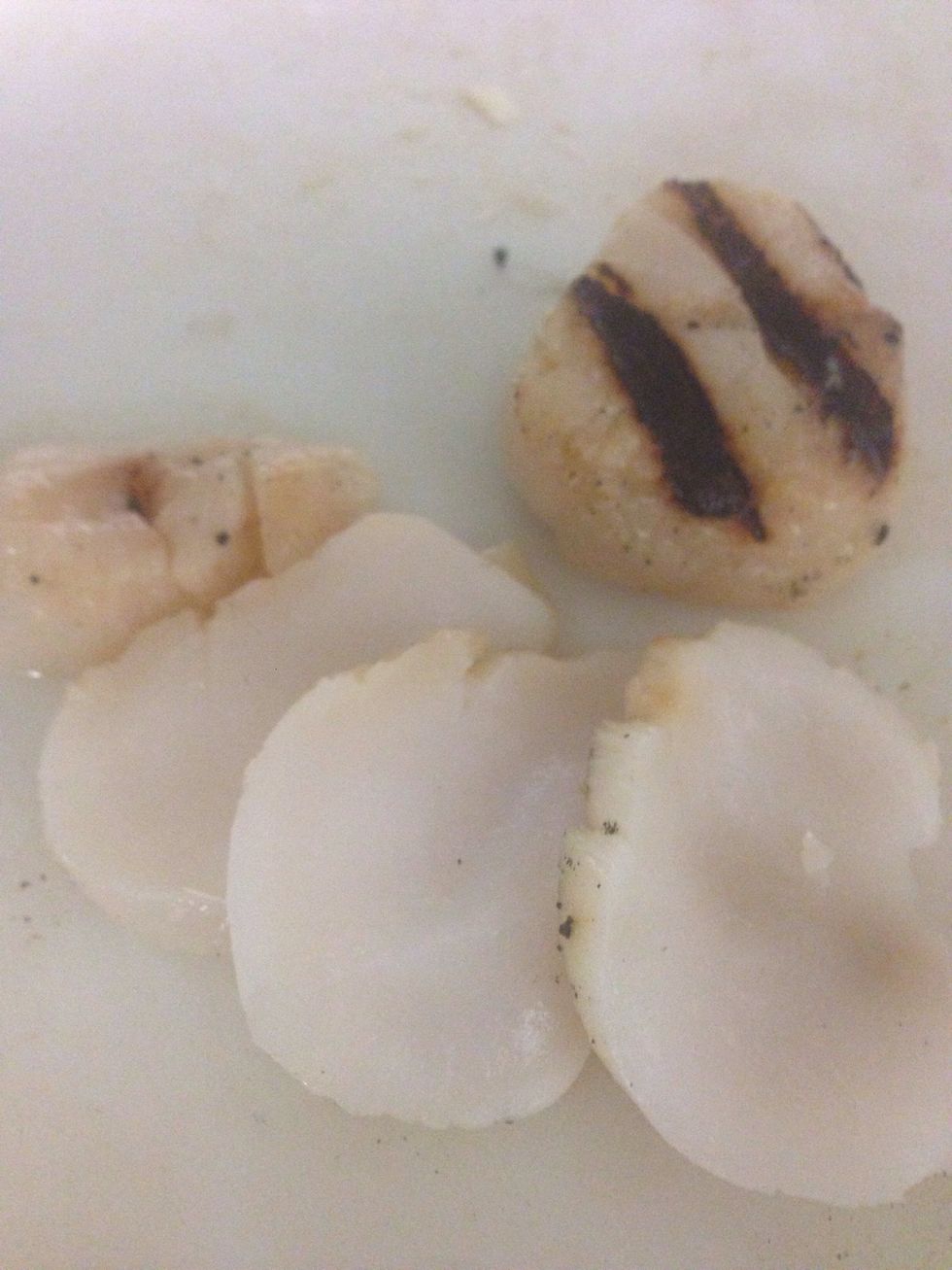 Slice the scallops like in the picture