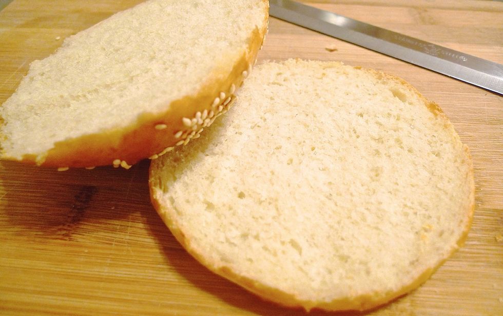 Slice the soft hamburger bun lengthwise across the bun.