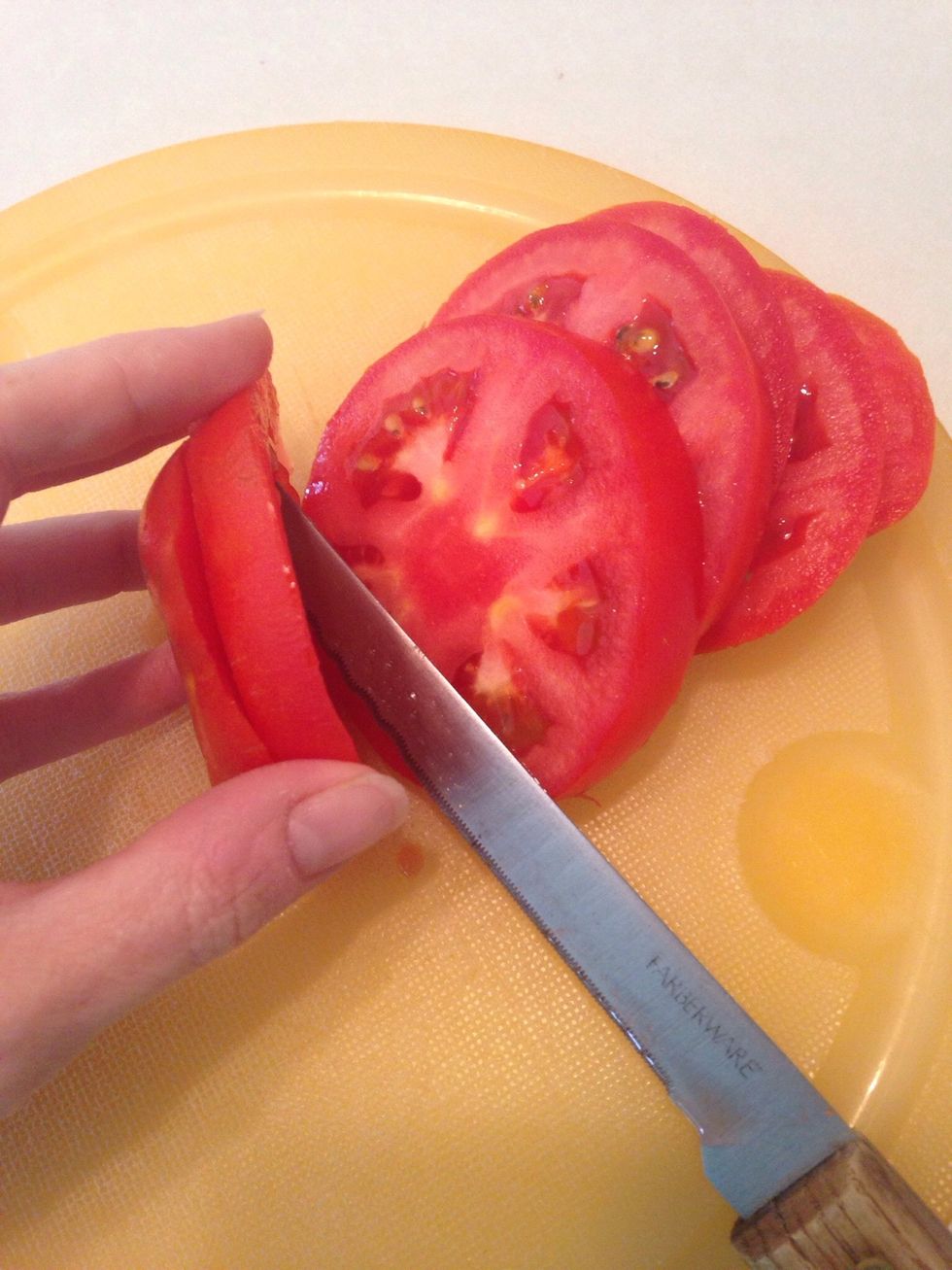 Slice the tomato.