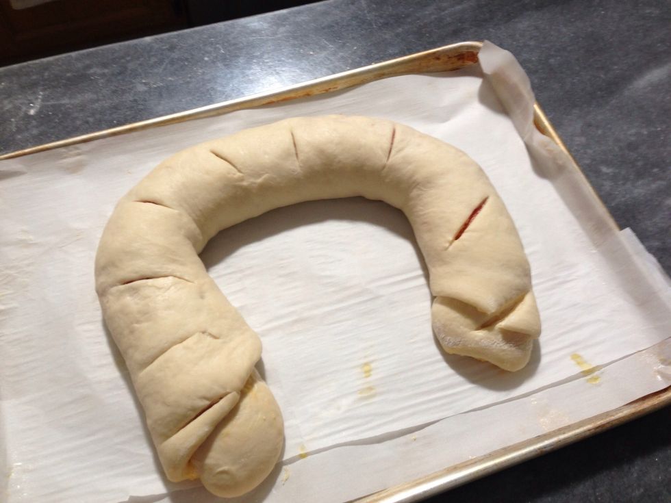 Slice the top of the loaf with a sharp knife like this! Only slice through the first layer of dough and maybe the pepperoni.