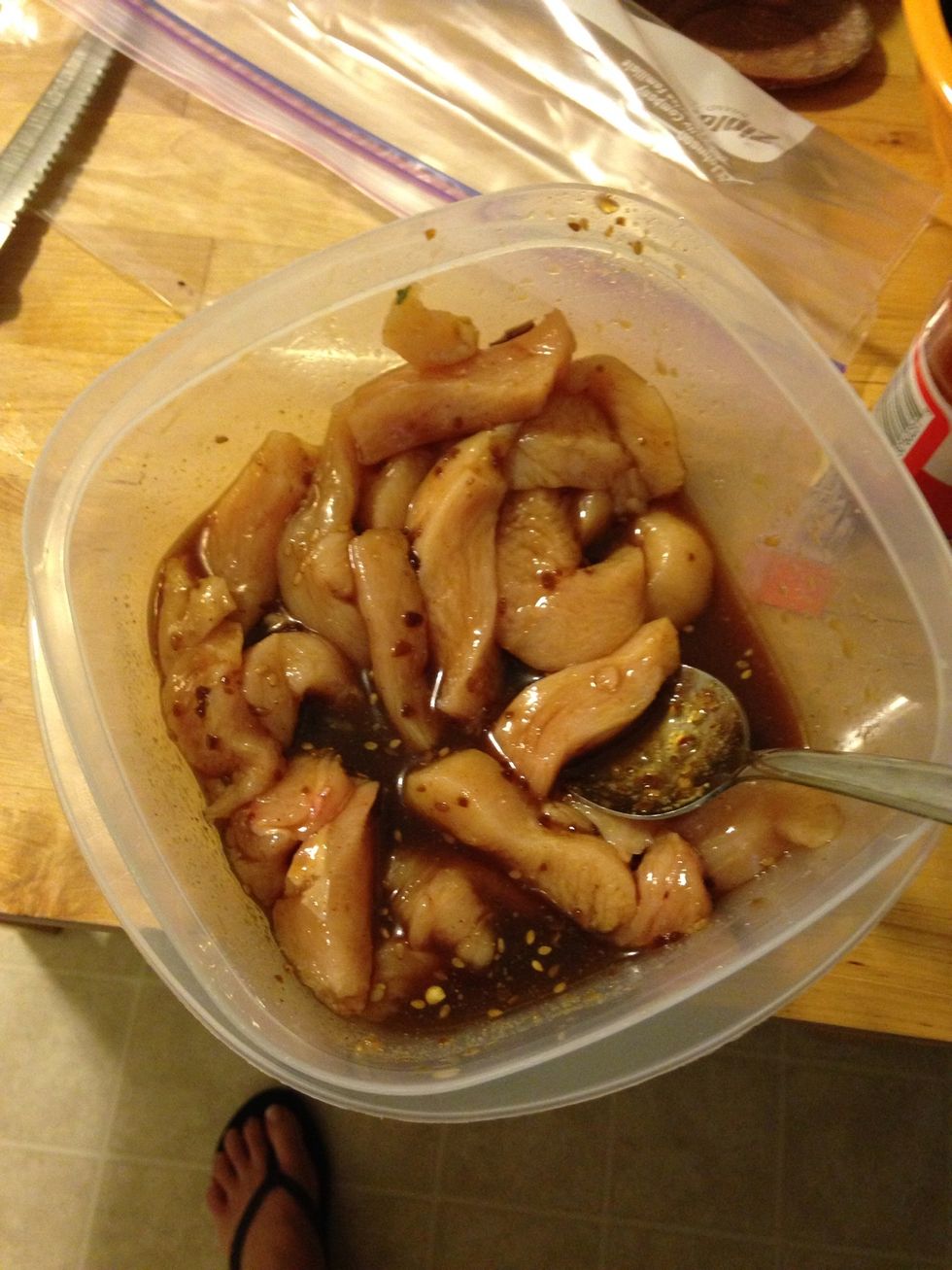 Slice you chicken into strips and let the chicken marinade for at least 5 mins.