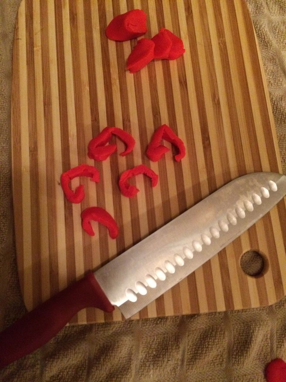 Slice your leaf into thin pieces. This is the finished product. Place one finished sample in the corresponding box.