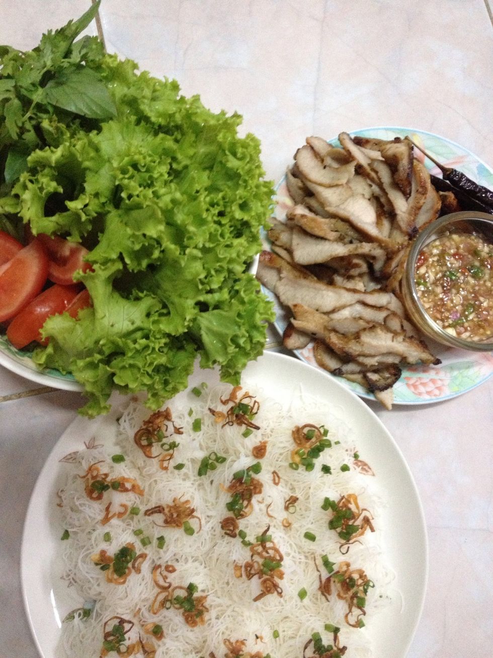 slide pork into small pieces and put in s plate. i made fresh chilli sauce (mix chopped chilli, fresh garlic, fresh shallot, 2tablespoons lime or lemon juice, 2 tablespoons fish sauce or some salt)