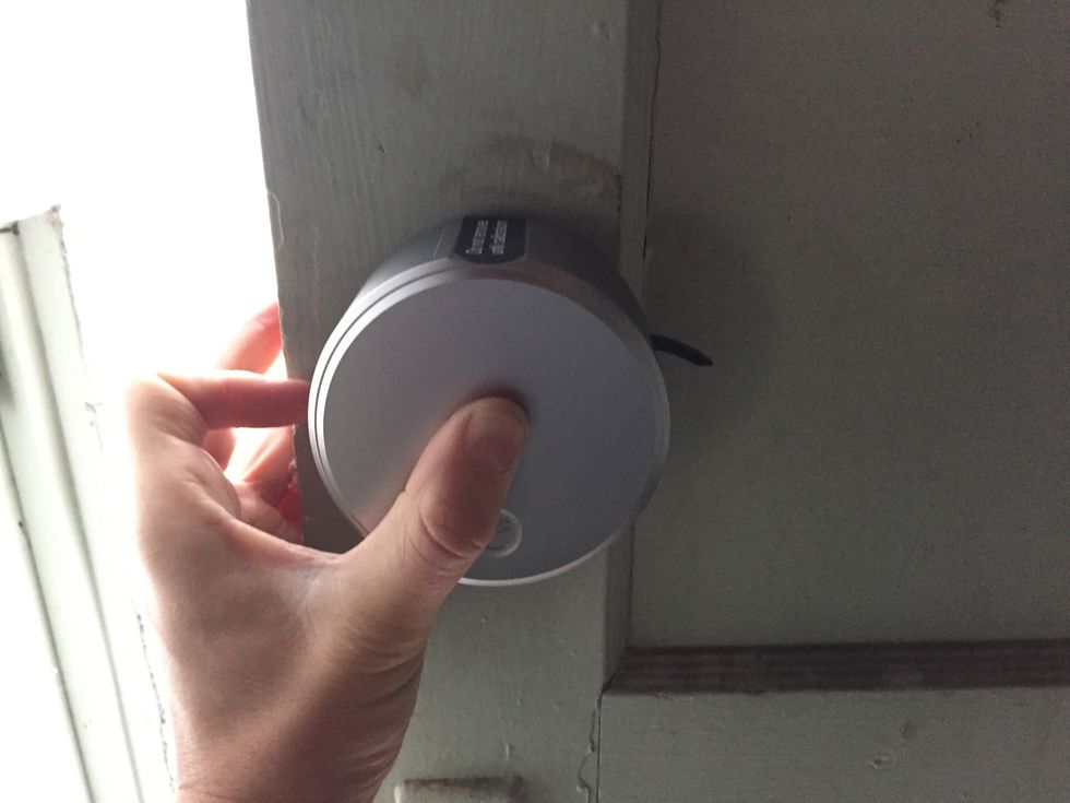 Slide the August Smart Lock over the tail piece and attach it to mounting plate. Make sure the back of the lock is flush with the door. To secure it, clamp down both side wing latches.
