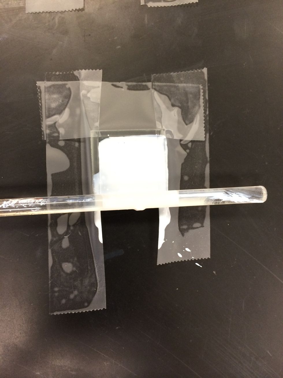 Slide the glass stirring rod  over the plate to spread and distribute the material. Complete this step within a few seconds after application, before the TiO2 dries.